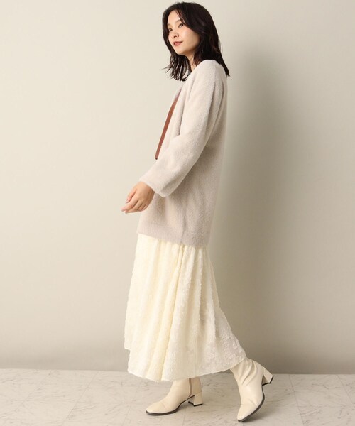 ITS'DEMO(イッツデモ)の「【着丈長め/腰回りカバー/柔らかタッチ】ラメフェザーヤーン着流しカーデ(カーディガン/ボレロ・レディース・ベージュ/サックスブルー/オフホワイト・00)」の15枚目の写真