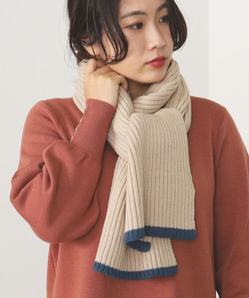 BEAMS HEART(ビームスハート)の「BEAMS HEART / ライン 細リブ ロングストール(マフラー・レディース・ホワイト系その他5/ブルー系その他4/グレー・ONE SIZE)」の2枚目の写真