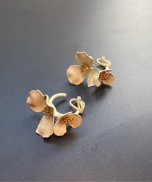 【NiiNa】ホワイトフラワーピアス
