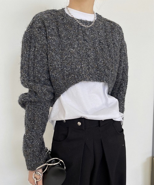 chuclla(チュクラ)の「ショート丈ラウンドヘム ウールケーブルニット chw22a128(ニット/セーター・レディース・ダークグレー/ベージュ・FREE)」の2枚目の写真