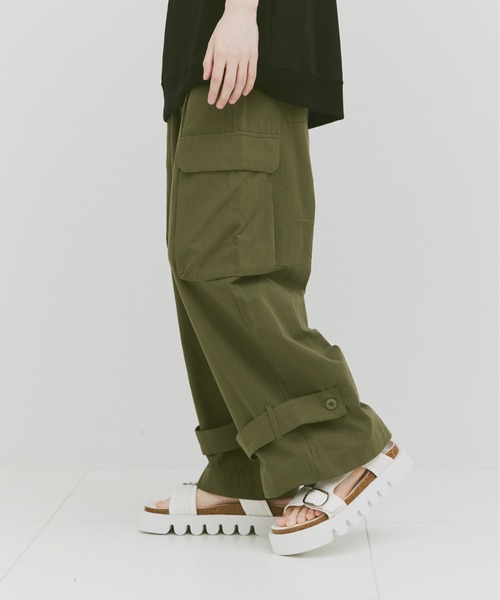 Alpinus（アルピナス）の「Alpinus - Wide straight ripstop cargo pants / ワイドストレート リップストップカーゴパンツ（カーゴパンツ・メンズ・カーキ/ブラック・SMALL/MEDIUM）」の5枚目の写真