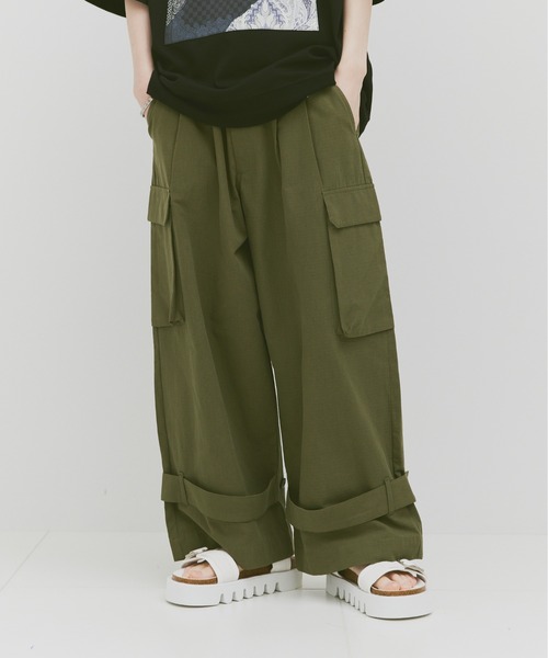 Alpinus（アルピナス）の「Alpinus - Wide straight ripstop cargo pants / ワイドストレート リップストップカーゴパンツ（カーゴパンツ・メンズ・カーキ/ブラック・SMALL/MEDIUM）」の6枚目の写真