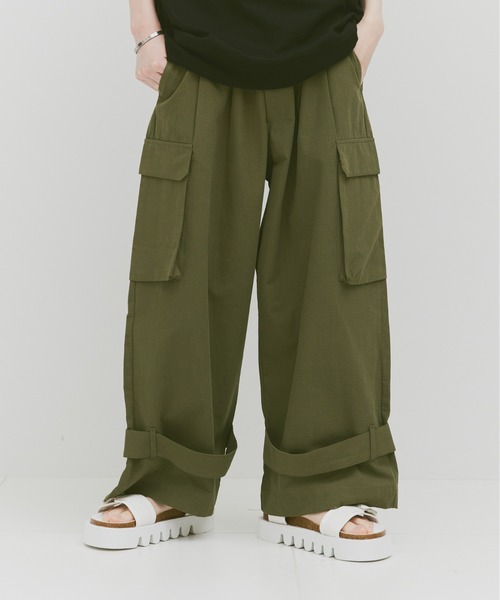 Alpinus（アルピナス）の「Alpinus - Wide straight ripstop cargo pants / ワイドストレート リップストップカーゴパンツ（カーゴパンツ・メンズ・カーキ/ブラック・SMALL/MEDIUM）」の7枚目の写真