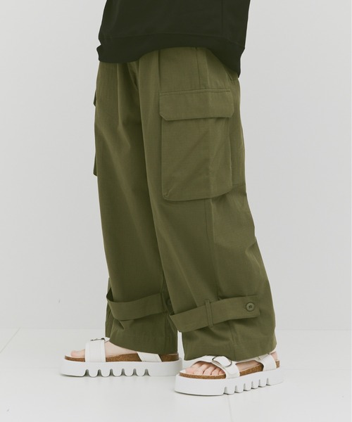 Alpinus（アルピナス）の「Alpinus - Wide straight ripstop cargo pants / ワイドストレート リップストップカーゴパンツ（カーゴパンツ・メンズ・カーキ/ブラック・SMALL/MEDIUM）」の8枚目の写真