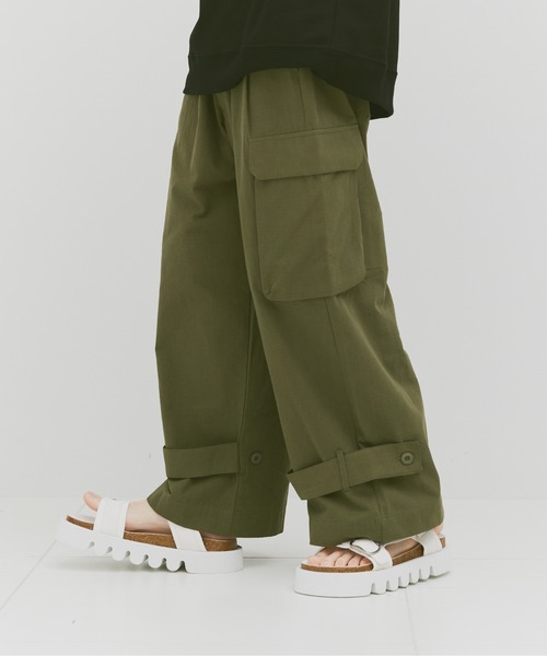 Alpinus（アルピナス）の「Alpinus - Wide straight ripstop cargo pants / ワイドストレート リップストップカーゴパンツ（カーゴパンツ・メンズ・カーキ/ブラック・SMALL/MEDIUM）」の10枚目の写真