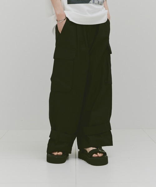 Alpinus（アルピナス）の「Alpinus - Wide straight ripstop cargo pants / ワイドストレート リップストップカーゴパンツ（カーゴパンツ・メンズ・カーキ/ブラック・SMALL/MEDIUM）」の13枚目の写真