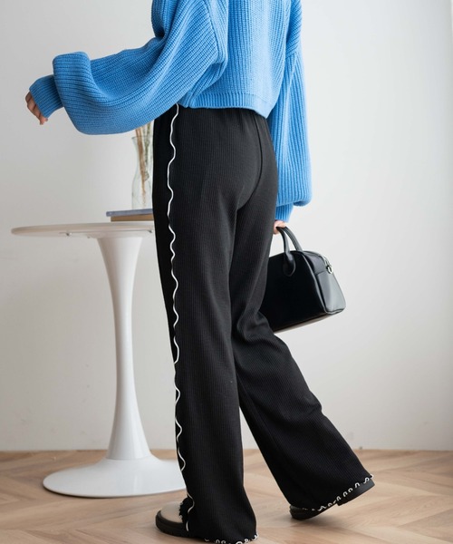 WEGO（ウィゴー）の「WEGO/メロウラインフレアパンツ（スラックス・レディース・ブラック/ブルー・FREE）」の5枚目の写真