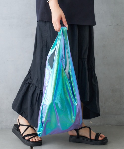 BIRTHDAY BAR（バースデイバー）の「メタリックトート Mサイズ（エコバッグ/サブバッグ・レディース・シルバー/ゴールド/ブルー/ブロンズ/ネイビー/グリーン/マルチ/ガンメタ/ホワイト/ダークブルー・フリー/0）」の8枚目の写真