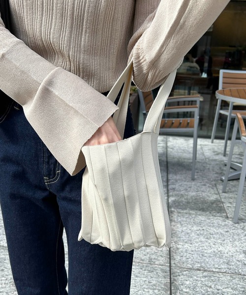 CAPRICIEUX LE'MAGE（カプリシューレマージュ）の「プリーツニットバッグ（ハンドバッグ・レディース・ブラック/オレンジ/ホワイト系その他/グリーン・FREE）」の2枚目の写真