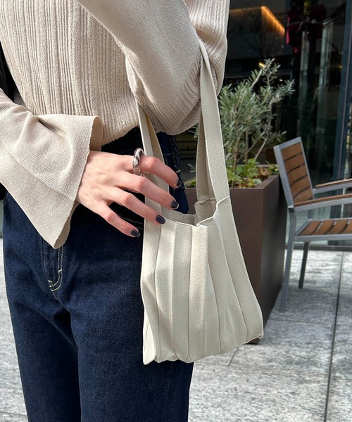 CAPRICIEUX LE'MAGE（カプリシューレマージュ）の「プリーツニットバッグ（ハンドバッグ・レディース・ブラック/オレンジ/ホワイト系その他/グリーン・FREE）」の8枚目の写真