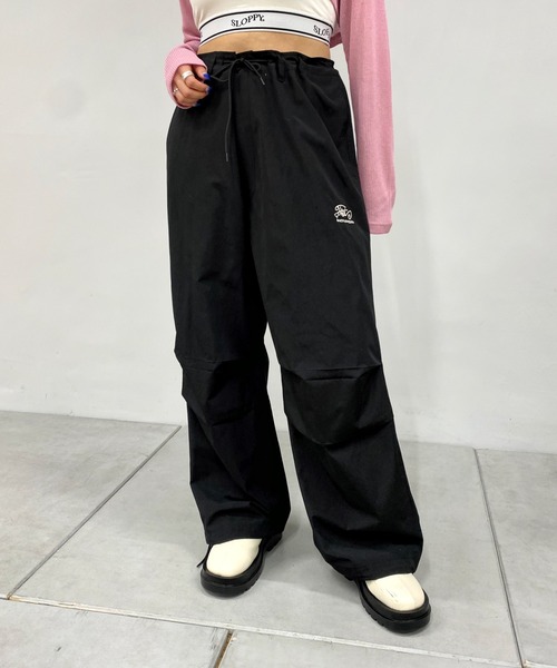 WHO'S WHO gallery（フーズフーギャラリー）の「COOPER FACT パラシュートワイドパンツ（カーゴパンツ・レディース・ホワイト/ブラック/カーキ/ピンク/インディゴブルー/ブラウン/ベージュ/ブラック系その他/サックスブルー/チャコールグレー・FREE）」の13枚目の写真