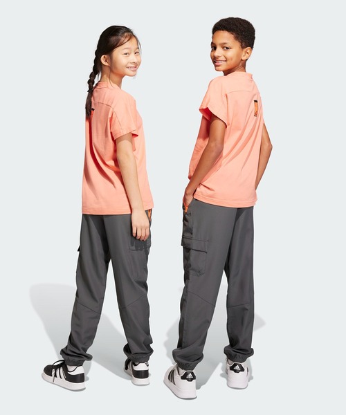 adidas（アディダス）の「シティエスケープ カジュアル ウーブン カーゴポケットパンツ / アディダス adidas（カーゴパンツ・キッズ・グレー・140/160/130/150）」の3枚目の写真