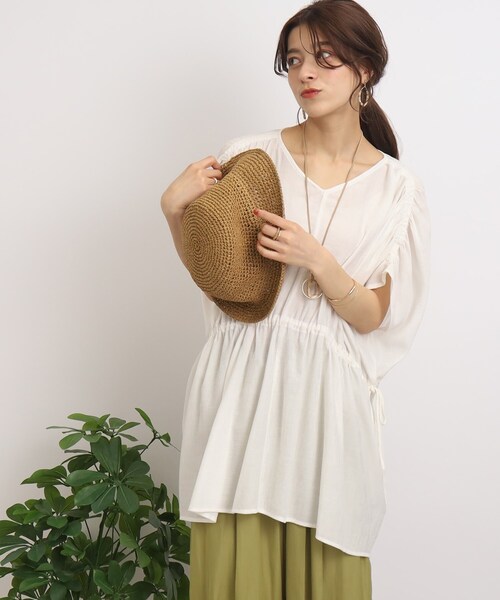 SHOO・LA・RUE（シューラルー）の「◆【ゆるっと着映える】ウエストシャーリングブラウス（シャツ/ブラウス・レディース・カーキ/ブラック/オフホワイト・00）」の4枚目の写真