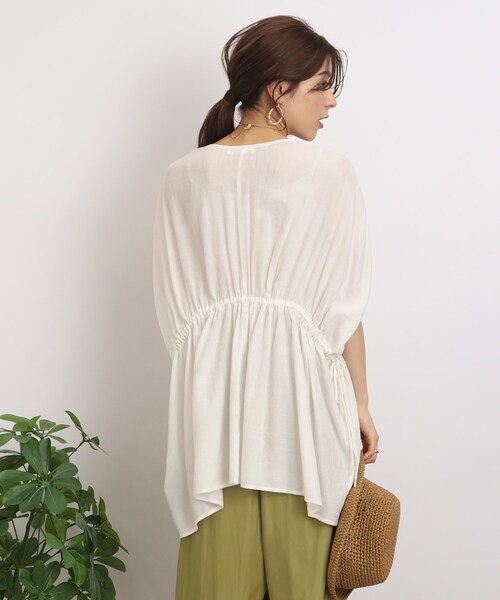 SHOO・LA・RUE（シューラルー）の「◆【ゆるっと着映える】ウエストシャーリングブラウス（シャツ/ブラウス・レディース・カーキ/ブラック/オフホワイト・00）」の9枚目の写真