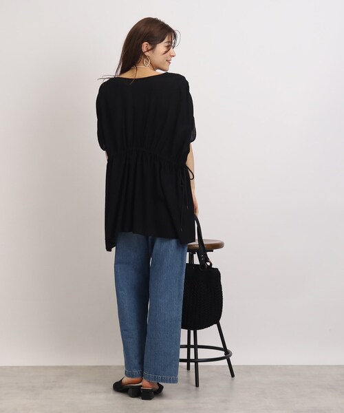 SHOO・LA・RUE（シューラルー）の「◆【ゆるっと着映える】ウエストシャーリングブラウス（シャツ/ブラウス・レディース・カーキ/ブラック/オフホワイト・00）」の12枚目の写真