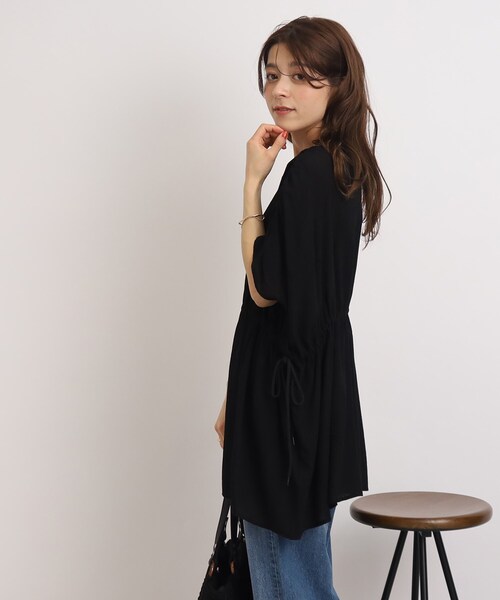 SHOO・LA・RUE（シューラルー）の「◆【ゆるっと着映える】ウエストシャーリングブラウス（シャツ/ブラウス・レディース・カーキ/ブラック/オフホワイト・00）」の14枚目の写真