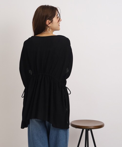 SHOO・LA・RUE（シューラルー）の「◆【ゆるっと着映える】ウエストシャーリングブラウス（シャツ/ブラウス・レディース・カーキ/ブラック/オフホワイト・00）」の15枚目の写真