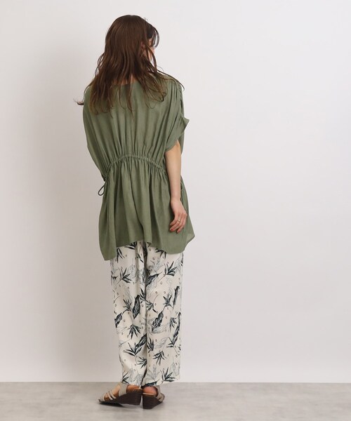 SHOO・LA・RUE（シューラルー）の「◆【ゆるっと着映える】ウエストシャーリングブラウス（シャツ/ブラウス・レディース・カーキ/ブラック/オフホワイト・00）」の18枚目の写真