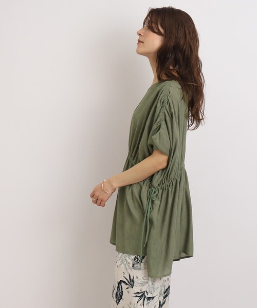 SHOO・LA・RUE（シューラルー）の「◆【ゆるっと着映える】ウエストシャーリングブラウス（シャツ/ブラウス・レディース・カーキ/ブラック/オフホワイト・00）」の20枚目の写真