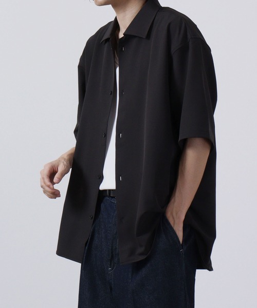 ROOT THREE（ルートスリー）の「ROOT THREE ストレッチ 吸汗速乾 レギュラーカラー 半袖 シャツ（シャツ/ブラウス・メンズ・ライトカーキ/ベージュ/ブラック・L/LL/M）」の2枚目の写真