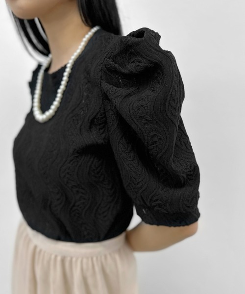 LVEU.（ラブユ.）の「【ZOZOTOWN限定】Leaf lace puff sleeve tops  / パールネックレス付きリーフ柄レースパフスリーブトップス（Tシャツ/カットソー・レディース・ブラック/ホワイト・FREE）」の19枚目の写真
