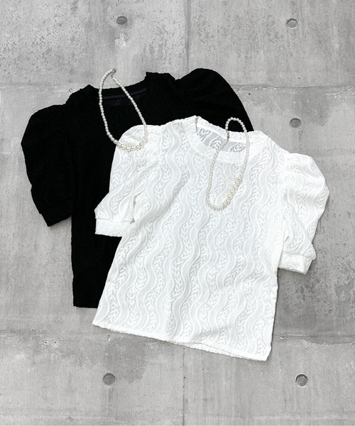 LVEU.（ラブユ.）の「【ZOZOTOWN限定】Leaf lace puff sleeve tops  / パールネックレス付きリーフ柄レースパフスリーブトップス（Tシャツ/カットソー・レディース・ブラック/ホワイト・FREE）」の3枚目の写真