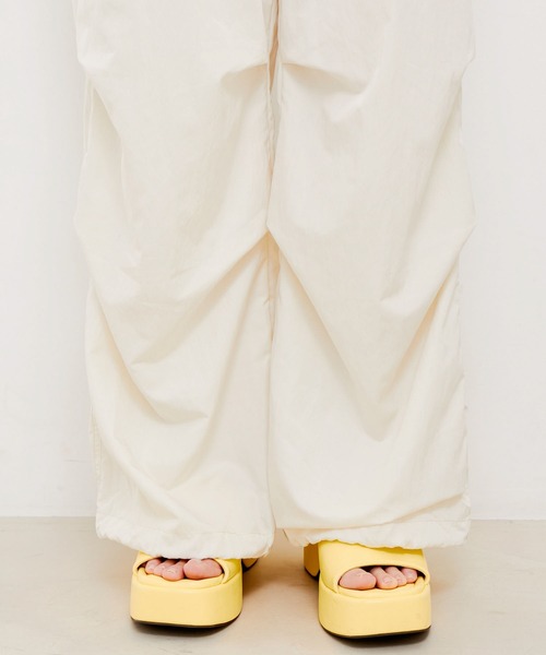 VIS（ビス）の「裾ドロストミリタリーカーゴパンツ（カーゴパンツ・レディース・ピンク/キナリ/ブラック・M/S）」の19枚目の写真