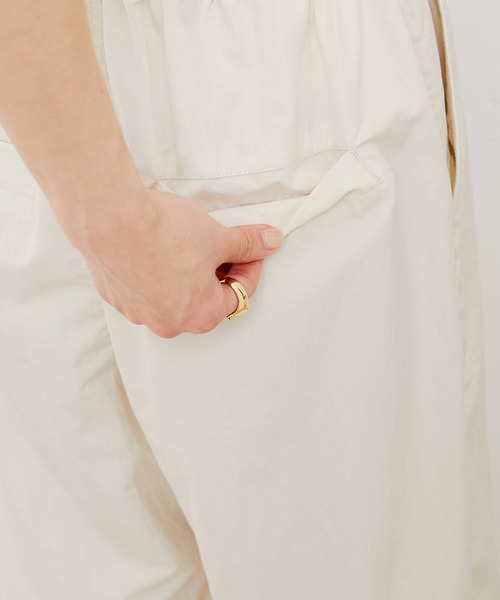 VIS（ビス）の「裾ドロストミリタリーカーゴパンツ（カーゴパンツ・レディース・ピンク/キナリ/ブラック・M/S）」の22枚目の写真