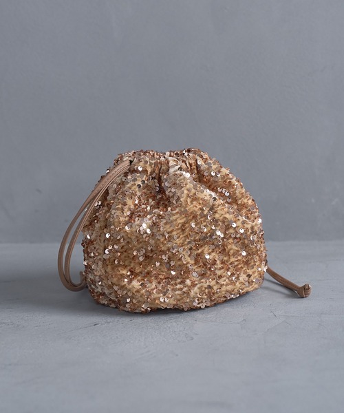 VIS（ビス）の「スパンコール巾着バッグ（ハンドバッグ・レディース・その他/シルバー系その他2/ゴールド系その他2・FREE）」の4枚目の写真