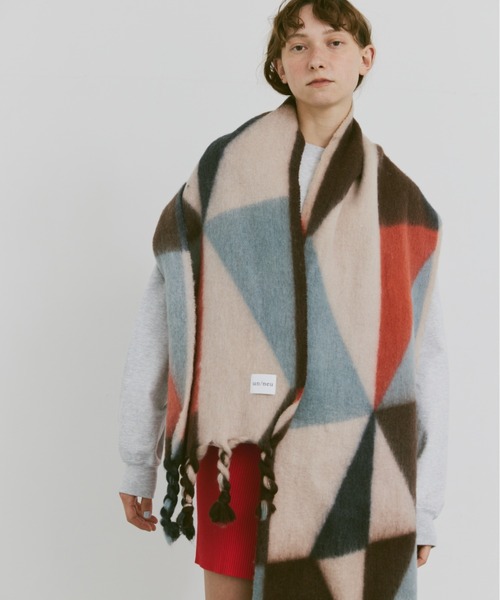 un/neu（アンノイ）の「幾何学パターンボリュームマフラー（マフラー・レディース・グリーン/レッド/ベージュ・FREE）」の14枚目の写真