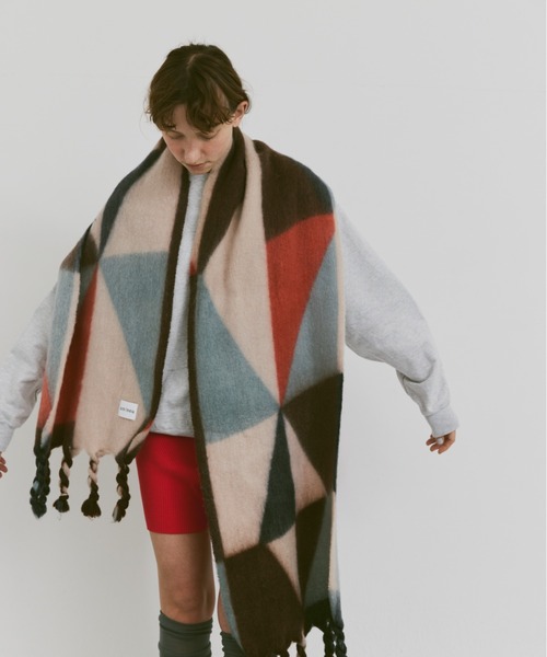 un/neu（アンノイ）の「幾何学パターンボリュームマフラー（マフラー・レディース・グリーン/レッド/ベージュ・FREE）」の13枚目の写真