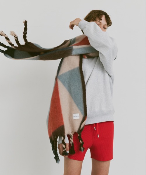 un/neu（アンノイ）の「幾何学パターンボリュームマフラー（マフラー・レディース・グリーン/レッド/ベージュ・FREE）」の15枚目の写真