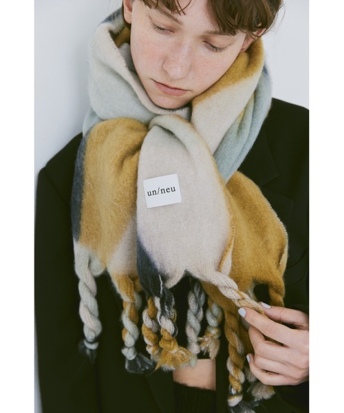 un/neu（アンノイ）の「幾何学パターンボリュームマフラー（マフラー・レディース・グリーン/レッド/ベージュ・FREE）」の4枚目の写真