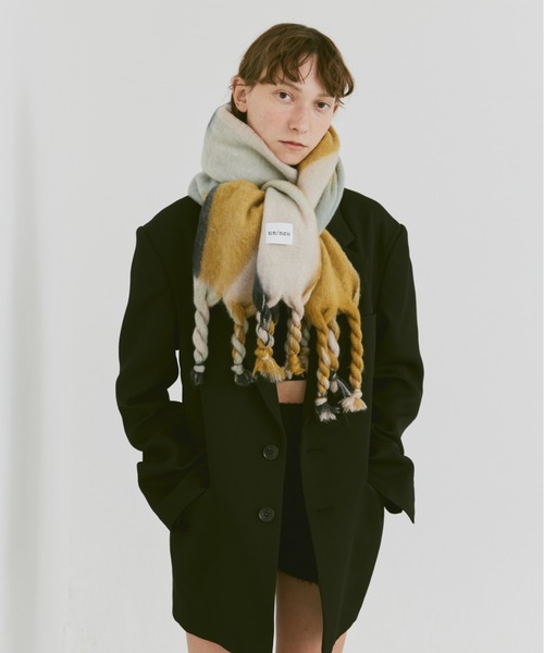 un/neu（アンノイ）の「幾何学パターンボリュームマフラー（マフラー・レディース・グリーン/レッド/ベージュ・FREE）」の5枚目の写真