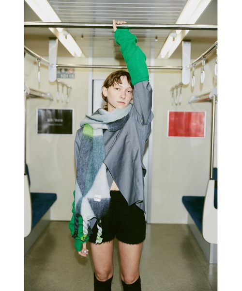 un/neu（アンノイ）の「幾何学パターンボリュームマフラー（マフラー・レディース・グリーン/レッド/ベージュ・FREE）」の7枚目の写真