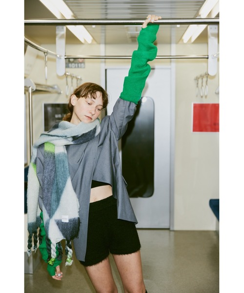 un/neu（アンノイ）の「幾何学パターンボリュームマフラー（マフラー・レディース・グリーン/レッド/ベージュ・FREE）」の8枚目の写真