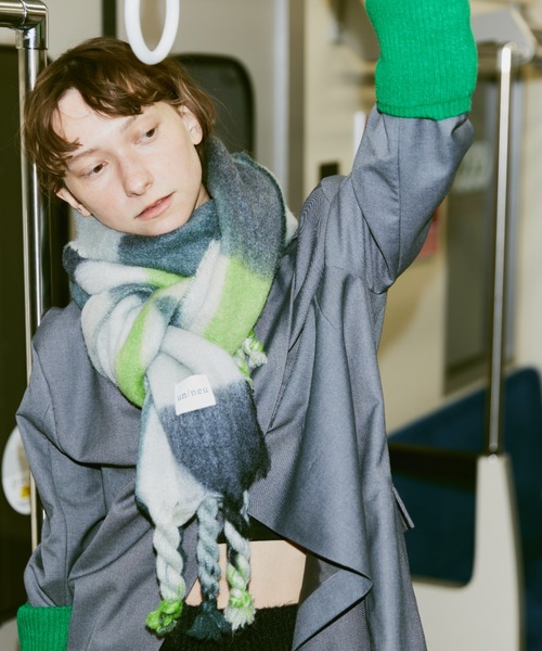 un/neu（アンノイ）の「幾何学パターンボリュームマフラー（マフラー・レディース・グリーン/レッド/ベージュ・FREE）」の9枚目の写真