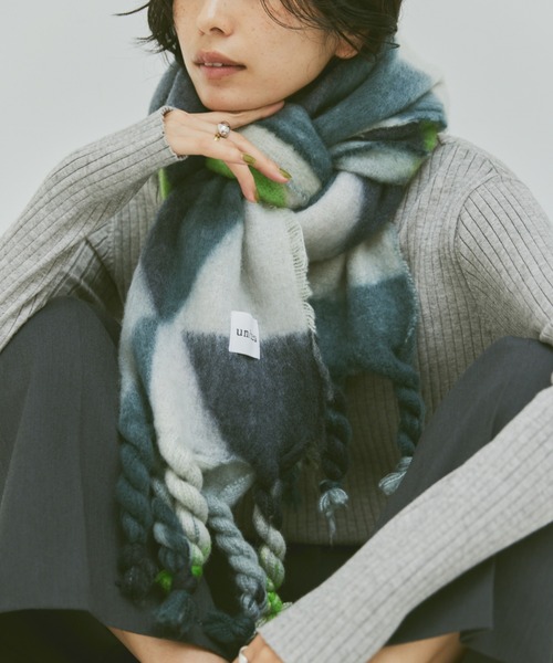 un/neu（アンノイ）の「幾何学パターンボリュームマフラー（マフラー・レディース・グリーン/レッド/ベージュ・FREE）」の20枚目の写真
