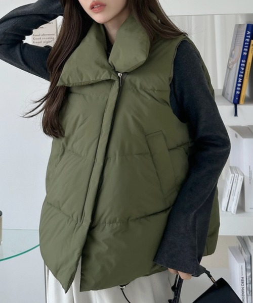 Ada.(エイダ)の「ジップ付き 高機能 ボリューム ハイネック 中綿 ダウンベスト(ダウンベスト・レディース・ベージュ/ホワイト/ブラック/グレー/カーキ/オフホワイト・FREE)」の6枚目の写真