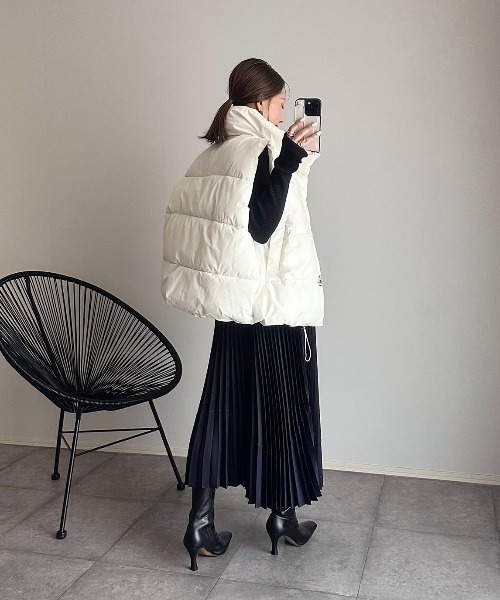 Ada.(エイダ)の「ジップ付き 高機能 ボリューム ハイネック 中綿 ダウンベスト(ダウンベスト・レディース・ベージュ/ホワイト/ブラック/グレー/カーキ/オフホワイト・FREE)」の15枚目の写真