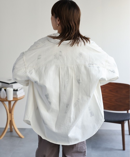 ap retro（アプレトロ）の「【選べる】デニムシャツジャケット / 箔プリントデニムシャツ《動画あり》（デニムジャケット・レディース・ブルー/ネイビー/ブラック/ブルー系その他/オフホワイト・FREE）」の14枚目の写真