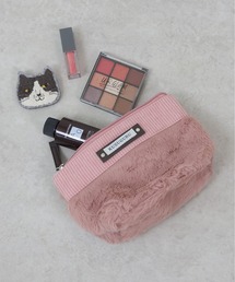 emesuelee（エメスーリー）の「ふわふわコスメポーチ　ネコのワッペンブローチ付き（ポーチ）」