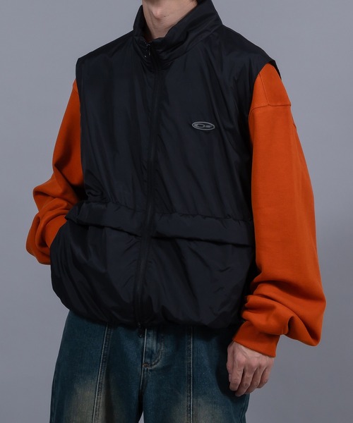 Perushu（ペルーシュ）の「スタンドネックナイロンベスト（ベスト・メンズ・オフホワイト/ネイビー/ブラック/グレイッシュベージュ・MEDIUM/LARGE）」の11枚目の写真