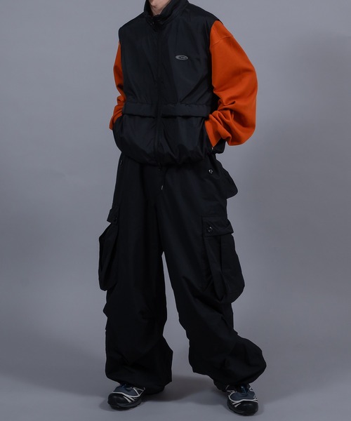 Perushu（ペルーシュ）の「スタンドネックナイロンベスト（ベスト・メンズ・オフホワイト/ネイビー/ブラック/グレイッシュベージュ・MEDIUM/LARGE）」の15枚目の写真