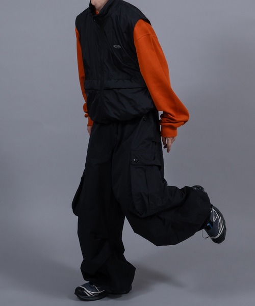 Perushu（ペルーシュ）の「スタンドネックナイロンベスト（ベスト・メンズ・オフホワイト/ネイビー/ブラック/グレイッシュベージュ・MEDIUM/LARGE）」の17枚目の写真