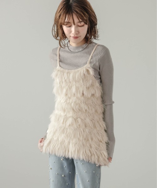 AMELY(エミリー)の「シャギーフリンジニットキャミ(ニット/セーター・レディース・ブラック/ブルー/アイボリー/モカ・フリー)」の5枚目の写真