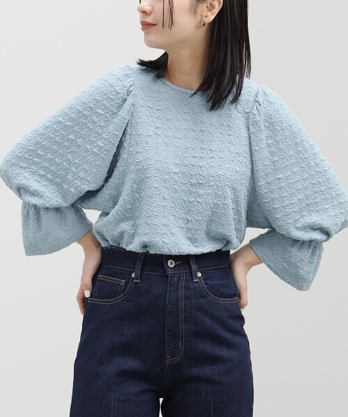 BEAMS HEART(ビームスハート)の「BEAMS HEART / ジャカード ギャザースリーブ プルオーバー(シャツ/ブラウス・レディース・オフホワイト/ブラック/サックスブルー・FREE)」の1枚目の写真