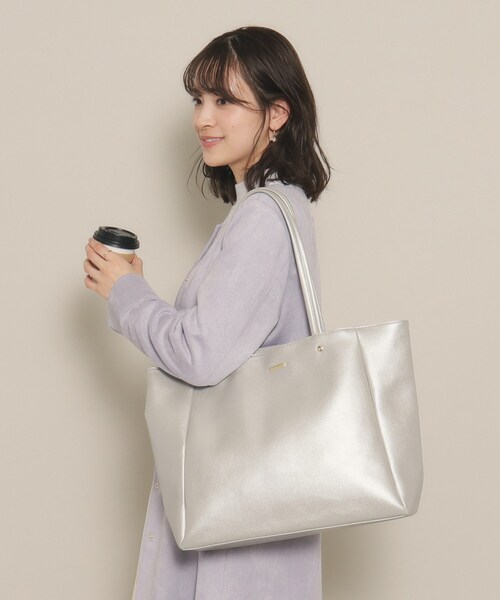 ITS'DEMO（イッツデモ）の「◆【通勤／大容量／A4・B4対応】シンプルA4トート（トートバッグ・レディース・ベージュ/アイボリー/ブラック/シルバー/グレー・00）」の13枚目の写真
