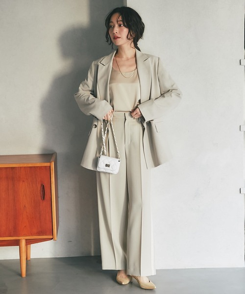 La boutique BonBon（ラブティックボンボン）の「サテン２WAYタンク（タンクトップ・レディース・ベージュ/ピンクベージュ/グレイッシュベージュ・FREE）」の7枚目の写真