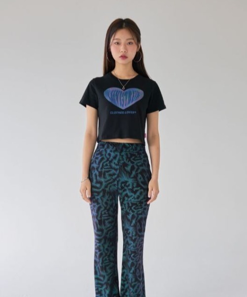 LUVISTRUE(ラヴイズトゥルー)の「LVG HEART CROP TEE(Tシャツ/カットソー・レディース・ブラック・FREE)」の2枚目の写真